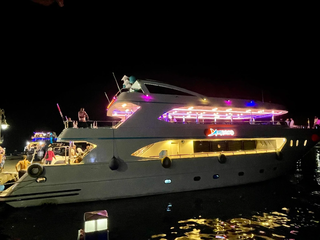 Live entertainment dinner cruise Sharm El Sheikh
